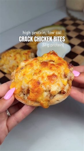 MaKayla Thomas on Instagram: "5 minute high protein dinner for busy people with goals to reach 🏃🏻‍♀️🔥 these do it for me every time 👏🏼 Crack chicken dip from my Good Food Mood cookbook 🩷 If you want results without restriction— my cookbooks + plans are for you 🫡 available at makaylathomas. com #healthymeals #highproteinmeals #easydinner #mealideas"
