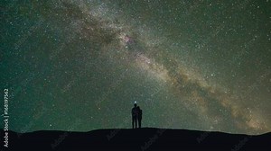 The couple stand against the milky way with asteroids skyfall. time lapse
