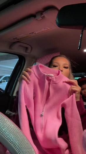 Replying to @racheallollie I went back and got the jacket replaced💗 IG: jadeamberrrr