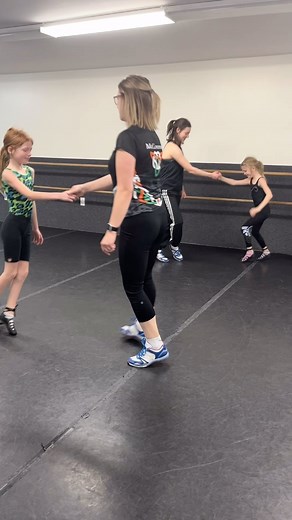 Brandon Beginner class are doing a great job with Walls of Limerick! Irish Dance classes with Manitoba’s largest and oldest Irish Dance School, located in Brandon Manitoba. ☘️RECREATIONAL ☘️COMPETITIVE ☘️BEGINNER ☘️TEEN & ADULT All ages and abilities welcome! www.mcconnelldancers #brandon #brandonmb #sourismb #westman #shilomb #killarneymb #carberrymb #virdenmb #wawanesamb #trehernemb #boissevainmb #irishdance #brandondance #mcconnelldance #dancebrandon #mcconnelldancers #mcconnellirishdance #ir