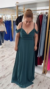 39K views · 195 reactions | Procuras o vestido de cerimónia perfeito? ✨ Temos uma coleção pensada para realçar a tua beleza - do S ao 6XL! Estás preparada para te surpreender? 來 Visita-nos ou fala connosco por mensagem! 懶 | CHICA | Facebook