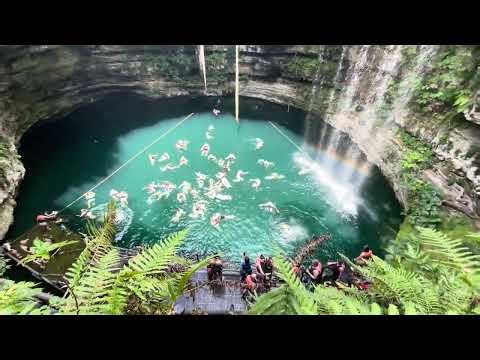 Cenote Ik kill cerca de Chichén Itzá.