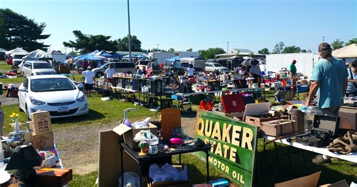 People Drive From All Over Virginia To Hunt For Deals At This Enormous Flea Market