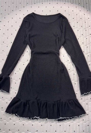 This knit dress hugs your waist perfectly✨☁️The flared sleeves add such an elegant touch.#KnitDress #FlaredSleeve #SlimFitDress#tiktokshopcreatorpicks #tiktokshopstockup