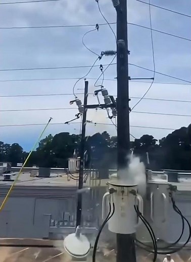 Caught the moment everything went wrong #explosion #electrical #shorts