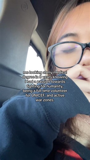 khissywissy (@khissesnia)’s video of Unicef Volunteer