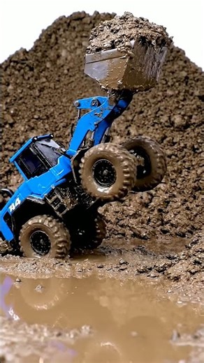 RC Loader Conquers the Mud Pit! 🚜 Epic Mudding Adventure!