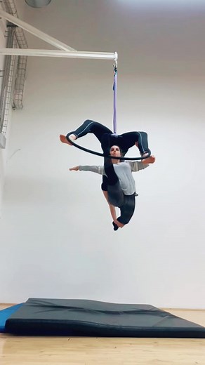 Aerial Hoop Duo Performance in Reggio Emilia