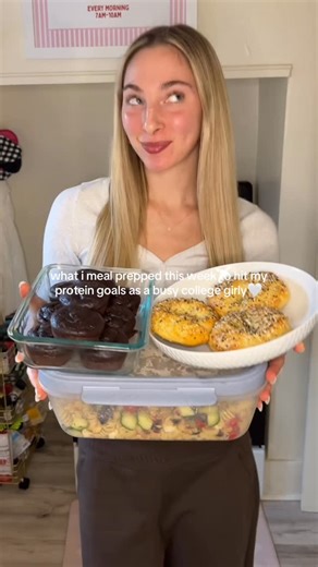 Mia Carson on Instagram: "everything I meal prepped this week to help me hit my protein goals🫶 Italian pasta salad 1 servings (makes 6 servings) = 361 calories & 32g protein - 1 box protein pasta @barilla - 2 Chicken breast - 1/3 cup Olives - 1/2 Cucumber diced - 1/2 container mini mozzarella balls - 1/2 cup diced Tomato - 1/3 cup Onions - Bolthouse farms light italian dressing @bolthousefarms - Fresh basil - Salt & pepper Chocolate Protein Muffins 1 muffin (makes 12) = 138 calories & 10g prote