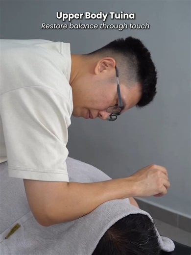 Upper Body Tuina: Restore balance through touch. 📍 Healing Pod SS14, Subang Jaya 📞 60 17-943 4794 #healingpod #therapy #tuina #acupuncture #cupping #bonesetting #needling #health #therapists #wellbeing #healthy #healing #malaysia #viral #viralvideos #viralreels #fyp #explore #explorepage #trending #推拿 #针灸 #正骨 #拔罐 #治疗 #urutbadan #uruttulang
