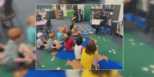 Gilbert police officers read to kids during summer library program