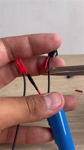 Replacing the battery connector on RC radio-controlled cars. #rccar