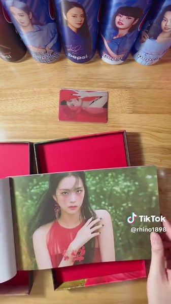 Trong lúc chờ ver Tag về thì mình unbox ver Red trước nè 🥰 Đẹp xỉu lun 🫶🫶🫶#unbox #jisoo #jisoo_flower #jisoosolo #albumme #blackpink