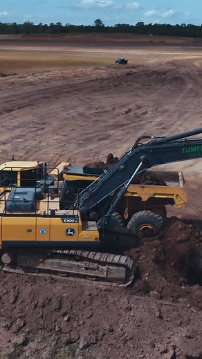 1K views · 132 reactions | Just some simple Digger, Dirt & Truck Action..: | Earthmoving Downunder | Facebook