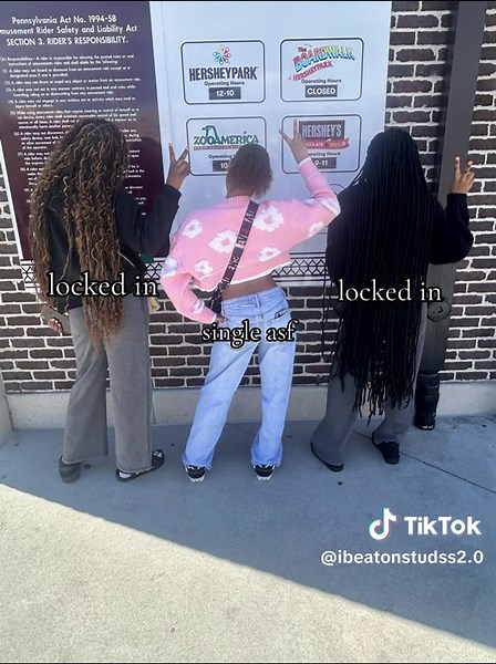 she was the only one sayin we should be locked in for the holidays 😂 #friendgroup #learninglanguages #allblack #blowup #fypシ