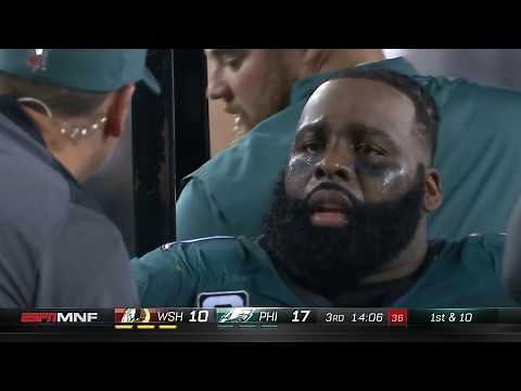 Entire Eagles Team Comes onto Field After Jason Peters Knee Injury