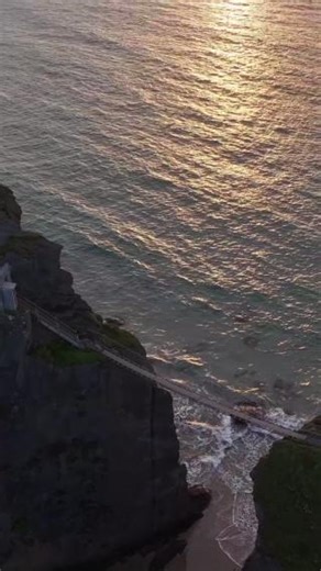 Sunsets don’t get more magical than this! 🌅 For over 350 years, the Carrick-a-Rede rope bridge has connected fishermen — and now, sunset chasers — to unforgettable views in County Antrim. Ready to step into golden hour in Northern Ireland? Tag someone you’d love to share this breathtaking moment with! ☀️ 📍 Ballintoy, County Antrim 📸 https://www.instagram.com/tyrone_skies/ | Tourism Ireland