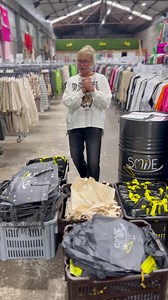 WEEK-END DU CLIENT 💛 Ce dimanche 1er octobre chez Smile, on vous gâte à l’occasion du week-end du client 📢 🛍️ —> UN SAC REMPLI DE GOODIES POUR LES 150 PREMIÈRES CLIENTES ✨👏🏼🥳 Parmi tous ces sacs se glisseront plusieurs bons d’achat allant jusqu’à 20€ 🔥 ⚠️ Un sac sera offert pour un minimum de 20€. Alors, à dimanche? ☁️ | SMILE