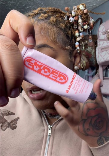 hello is on the way with one click 🤏🏼 | hello