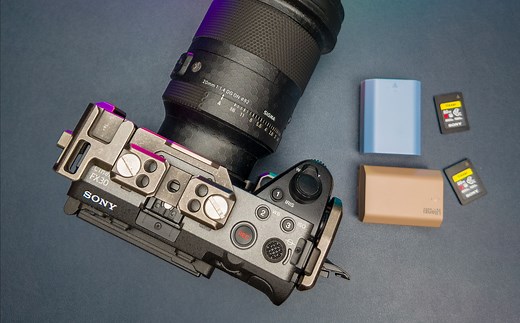 FX30 的 USBC口支持 13.5W 快充及 400MB/s读出速度/3.0 固件后电池问题要小心！TILTA铁头FX30分体式全包兔笼设计