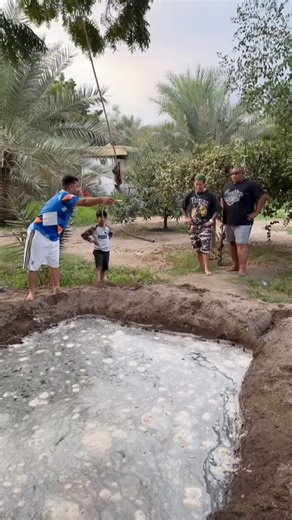 Hustlyhq on Instagram: "🚀 Razorpay Hiring | Associate Solutions Engineer 📍 Bengaluru | Full-Time 💳 Work at one of India’s top FinTech companies Perfect role for freshers & early-career engineers (0–6 months exp) 🔥 You’ll work on API integrations, Java/Python, platform implementations & enterprise clients while being the technical face of Razorpay. 🧠 Tech stack: ✔️ Java | Python | JavaScript | APIs ✔️ Platform & merchant integrations ✔️ Client-facing engineering role ✨ Great chance to break