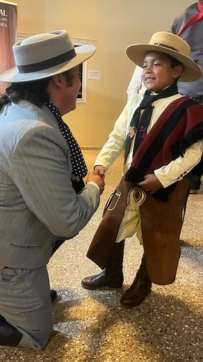 11K views · 655 reactions | En @festivaljesusmariaoficial tuve el enorme placer de conocer a @victorio._barboza que al igual que Isidro y Gero recorren los escenarios de nuestro país de la mano de @christianherreraoficial! Les dejo un hermoso momento entre coplas y décimas! Que vivan los niños felices y honrando nuestro folklore!!!!  | Nicolás Membriani - Payador | Facebook