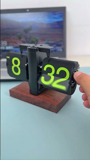 Wow, it's amazing! A super high-end automatic page-turning clock! 🕰️ #shorts