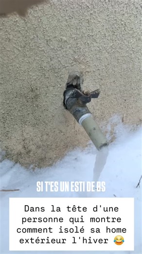 Phil The Poète on Instagram: "🔥 L’ISOLATION VERSION GÉNIE DE RUELLE 🔥 Dans la tête d’une personne qui montre comment isoler sa hose extérieure l’hiver 😂 Si t’es un esti de BS comme moi pis ta hose est mal isolée, ben je t’explique un truc. Regarde, tu prends du carton là. Après ça tu coupes ça. Pis après ça tu lui mets une capote. Après ça tu mets un ty‑rap, tu serres ça. À date c’est facile, crisse de cave. Tu coupes ça. Après ça tu mets une esti de bouteille avec un autre ty‑rap même. Tu se