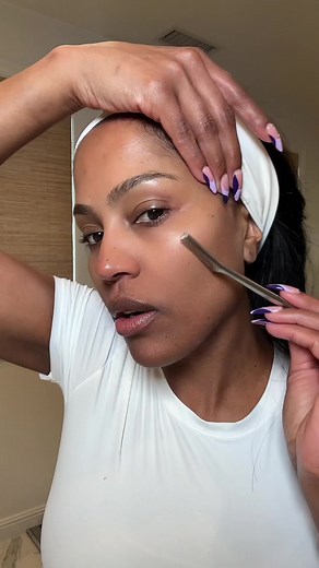 Shaving my face ( dermaplaning ) for the forst time and my skin is so smooth. I definitely should have done this sooner. The tool is from tweezerman.