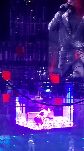 🔥 ROOM should honestly be illegal. 🔥 Stell Ajero turned the dome into a furnace — grabe, ang init ng performance! 🥵 Every move, every look, every note was pure confidence and control. That number was freakin’ hot, parang nagpalpitate ako sa sobrang intense! Napainom ako agad sa pink na tumbler, di ako nabusog — nauhaw ako! 😂 This wasn’t just a performance, it was a full-on thirst trap experience. Awa na lang kay Aira. Hahaha! Marami atang banta sa kanya. Stell, di kita maangkin na anak sa ga