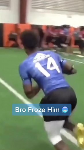 This Juke is INSANE 🔥🔥🔥 (Via @sidelinefilms ) #highschoolsports #juke #football #nasty #frozen #statue #sports #highschoolfootball #recoever #flabbergasted #tuff #beastmode #viral #adidas #awesome