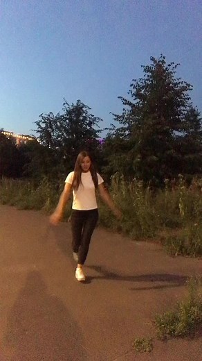 Elegant Dance Moves at Twilight: Outdoor Performance