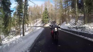 5.5K views · 41 reactions | Clover Savana 2 - la giacca da moto 3 strati dal prezzo contenuto ma con le caratteristiche di sicurezza delle top di gamma. Protezioni spalle/gomiti CE LIV. 2 3 materiali diversi 7 prese d'aria questo ed altro svelato nel video.... | Clover Official | Facebook