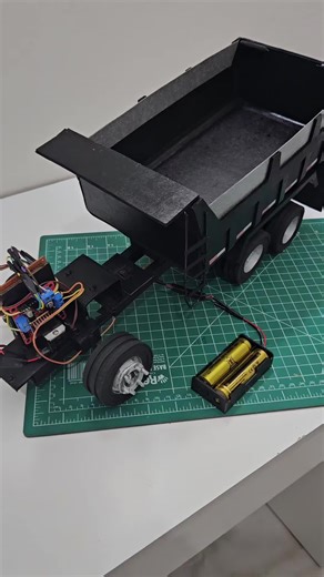 Projeto de Miniatura: Ford Cargo de Papel com Arduino