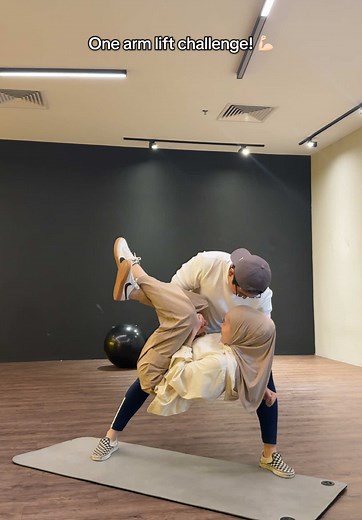 One Arm Lift Challenge: Fun with Couples