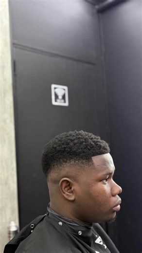 Book appointment now via dm: 2349043955934 : 0698490110 snap:Teephyno_cutz 📍105 long str cape town (Besides the fnb bank just enter the laundry shop , you will see another door to my salon) #dreadlover #unisexsalon #capetown#braider#wig