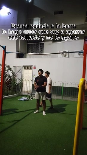 JAJJAJA me disloque los dedos #fyp #lentejas #amigos #bro #calistenia