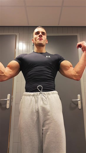 2 1 GRATIS 💥 Mijn favoriete pre-workouts zijn nu in de actie! (V4 & V5) Gebruik code “DENNIS” & “UNITE2026” voor extra korting 🏆 Cnsupplements.com #cleannutrition #gym #motivatie #fitness #bodybuilding