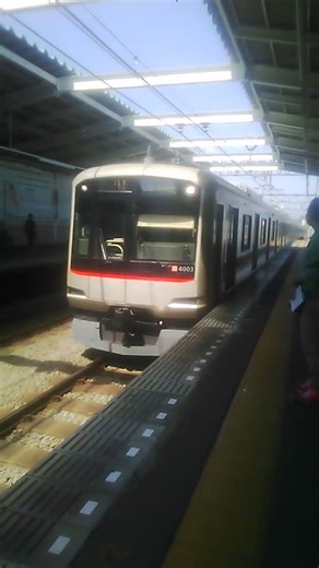 西武池袋線 秋津駅 各駅停車 元町・中華街行 到着の様子（2026/5/2）