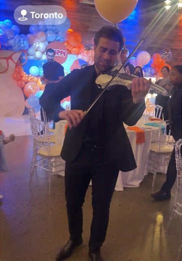 Toronto Wedding Violinist Sammy Violin #toronto #wedding #event #violinist #electricviolin #canada #the6ix #monday #discover #miami #newyork #losangeles #birthdayparty #booknow #musician #art #artist