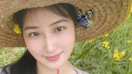 只因能和动物们无障碍沟通，她被称为万妖女王，大咪则是她的灵兽！