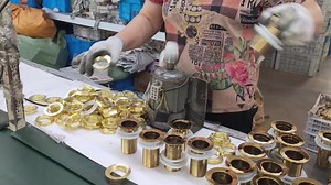 卵Into the faucet factory-About the assembly process of the Pop-up waste. #bestfaucetmanufacturer #faucetchina #faucetfactory #faucetmanufacturer #faucetsupplier #faucet | FaucetU | Facebook