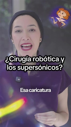 ¿Se acuerdan de Robotina en Los Supersónicos? 🤖 Hace años parecía imposible pensar que conviviríamos con robots. Era algo de caricaturas… del futuro. Pero el futuro llegó. Hoy existen robots que nos ayudan en la medicina, incluso robots que nos permiten realizar cirugías con una precisión extraordinaria. En cirugía robótica, nosotros como cirujanos seguimos operando… pero lo hacemos desde una consola que controla brazos robóticos con movimientos más finos, más precisos y con visión 3D aumentada