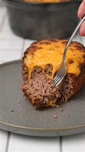 🧀🥩 Cheesy Slow Cooker Beef (3–4 Ingredients, Super Comfort Meal!)