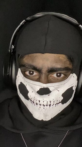 Hey yall. My heads killing me and im tired. But thank you for 700!!#mdni #fyp #foryou #fypシ #fypage #maskedmen #maskedwomen #simonghostriley #ghost #callofduty #simonriley #codghost #mw2 #viraltiktokvideo #callofdutycosplay #booktok #feral