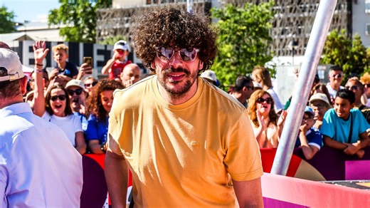 JO 2024 (natation): "Léon Marchand, c’est un poisson, il a des arêtes", Redouane Bougheraba savoure les exploits des Français