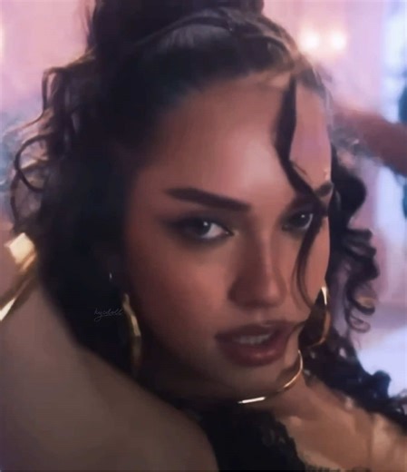 Exploring the Internet Girl Phenomenon with Daniela Avanzini