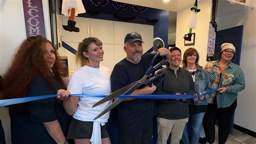 Carryout restaurant cuts ribbon on new storefront in Howland