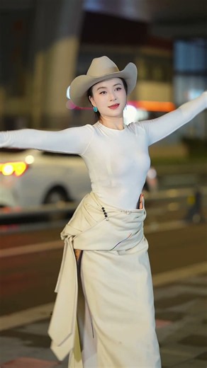 Lebobo, sweet Tibetan dance beauty