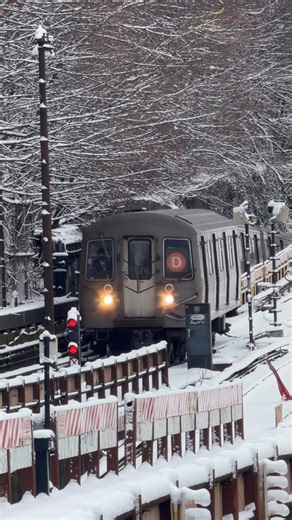 NYC Subway Life | 9 Avenue, Brooklyn ❄️ #NYCSubway #NYC #NewYorkCity | Instagram